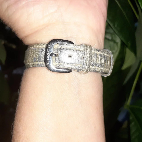 COACH-Lexington-Breast Cancer Awareness-Silver Leather Band Watch-Excellent - Picture 11 of 11